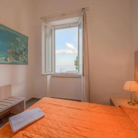 アフィッタカーメレ ダ フロー ゲストハウス 4*