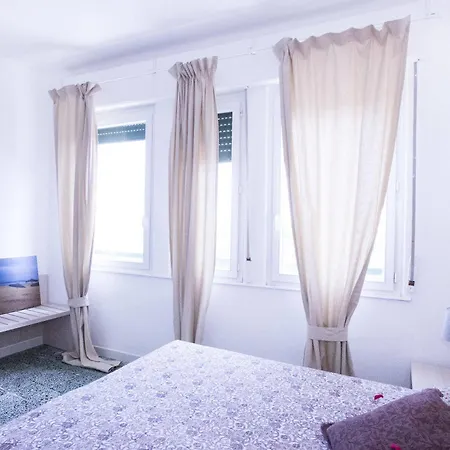 ゲストハウス アフィッタカーメレ ダ フロー